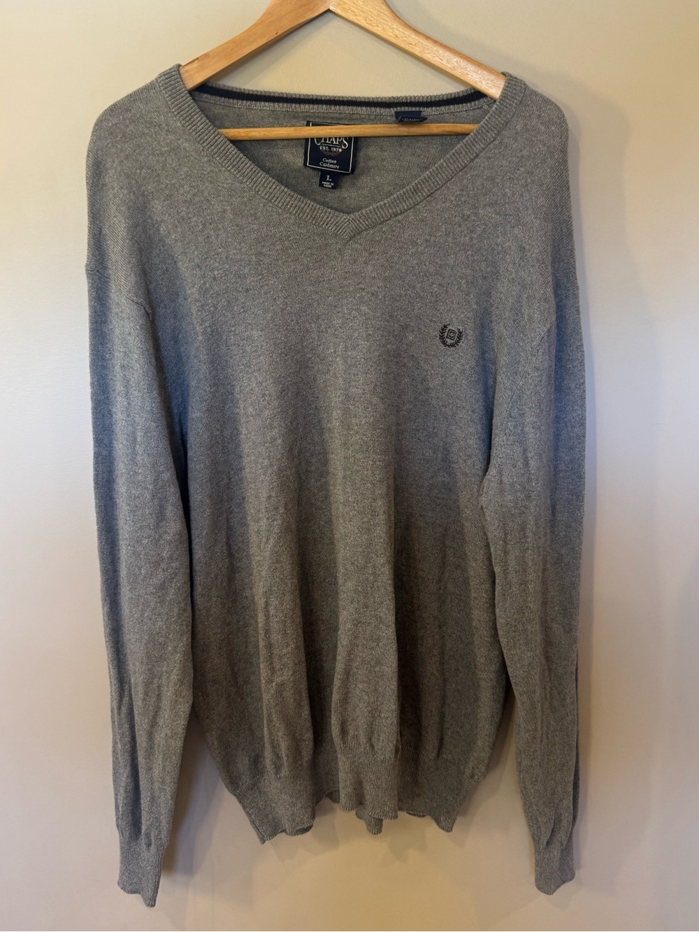 Chaps Men's Light Grey V-Neck Sweater - Picture 3 of 9